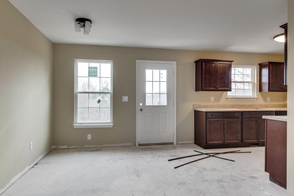 984 Hooper Road Charlotte, TN 37036 - Photo 6 of 24 Gallery Image 6