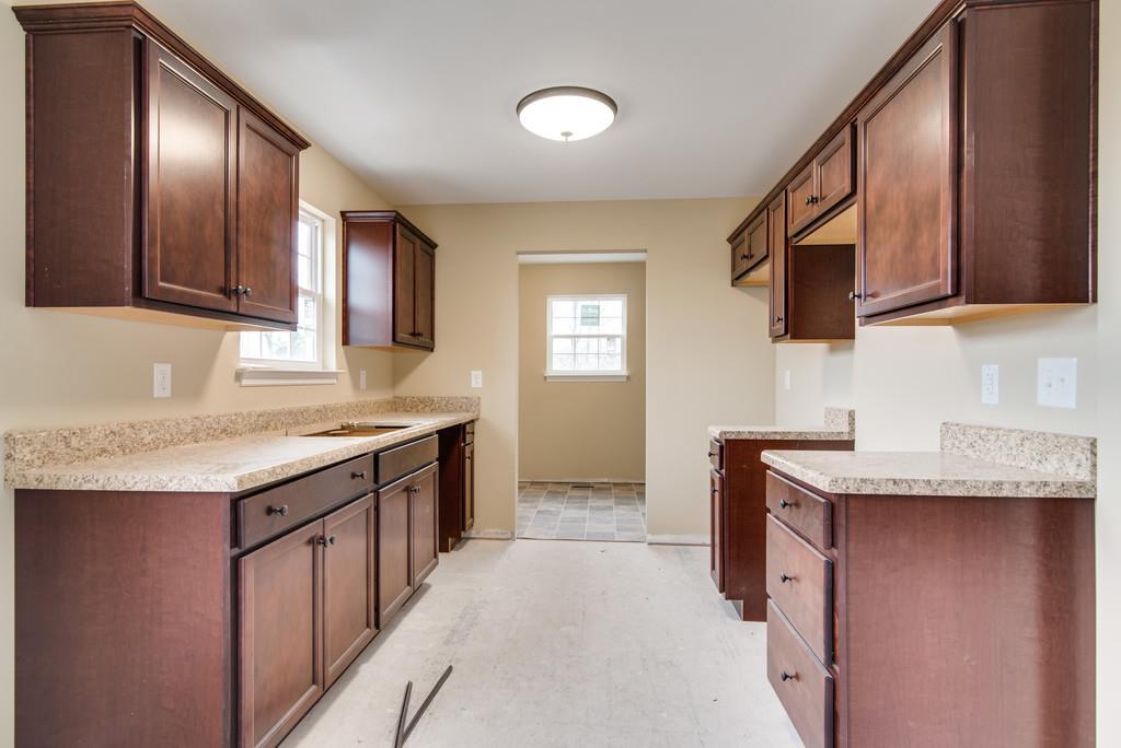 984 Hooper Road Charlotte, TN 37036 - Photo 7 of 24 Gallery Image 7