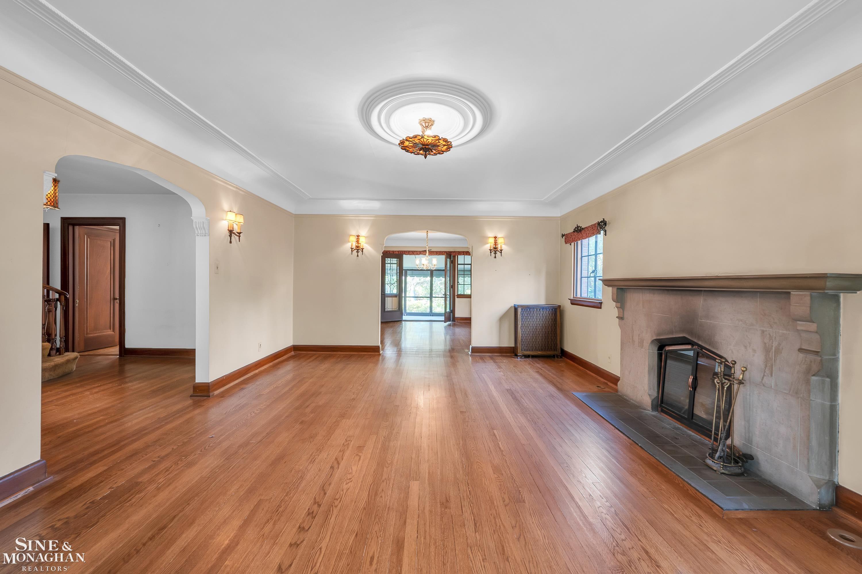 1363 Yorkshire Road Grosse Pointe, MI 48230 - Photo 15 of 67 50154348-621fab9d-d175-4de5-8449-8e4d77f5cb39.JPG