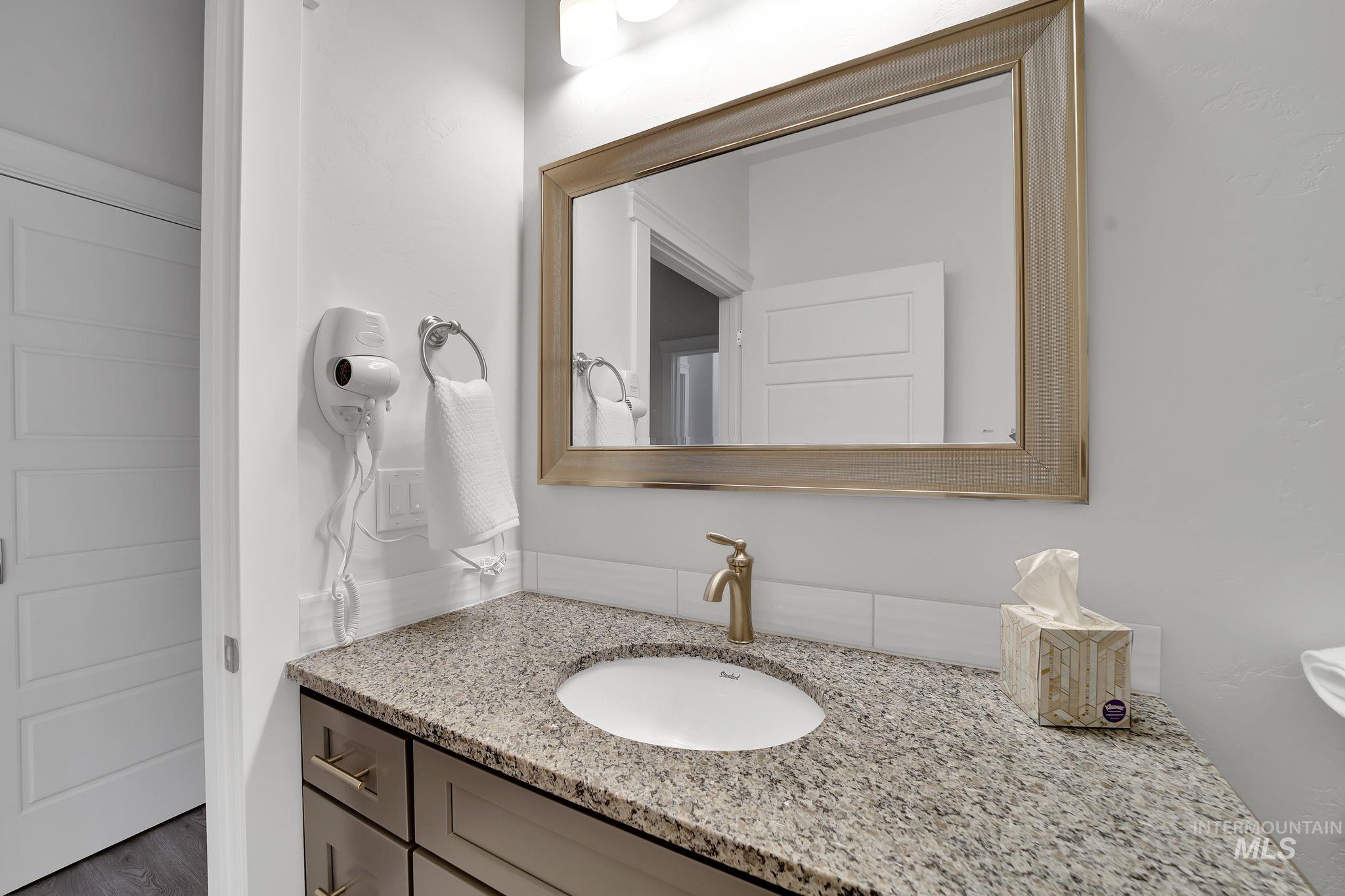 1085 Easy Avenue Twin Falls, ID 83301 - Photo 14 of 22 Bathroom featuring vanity