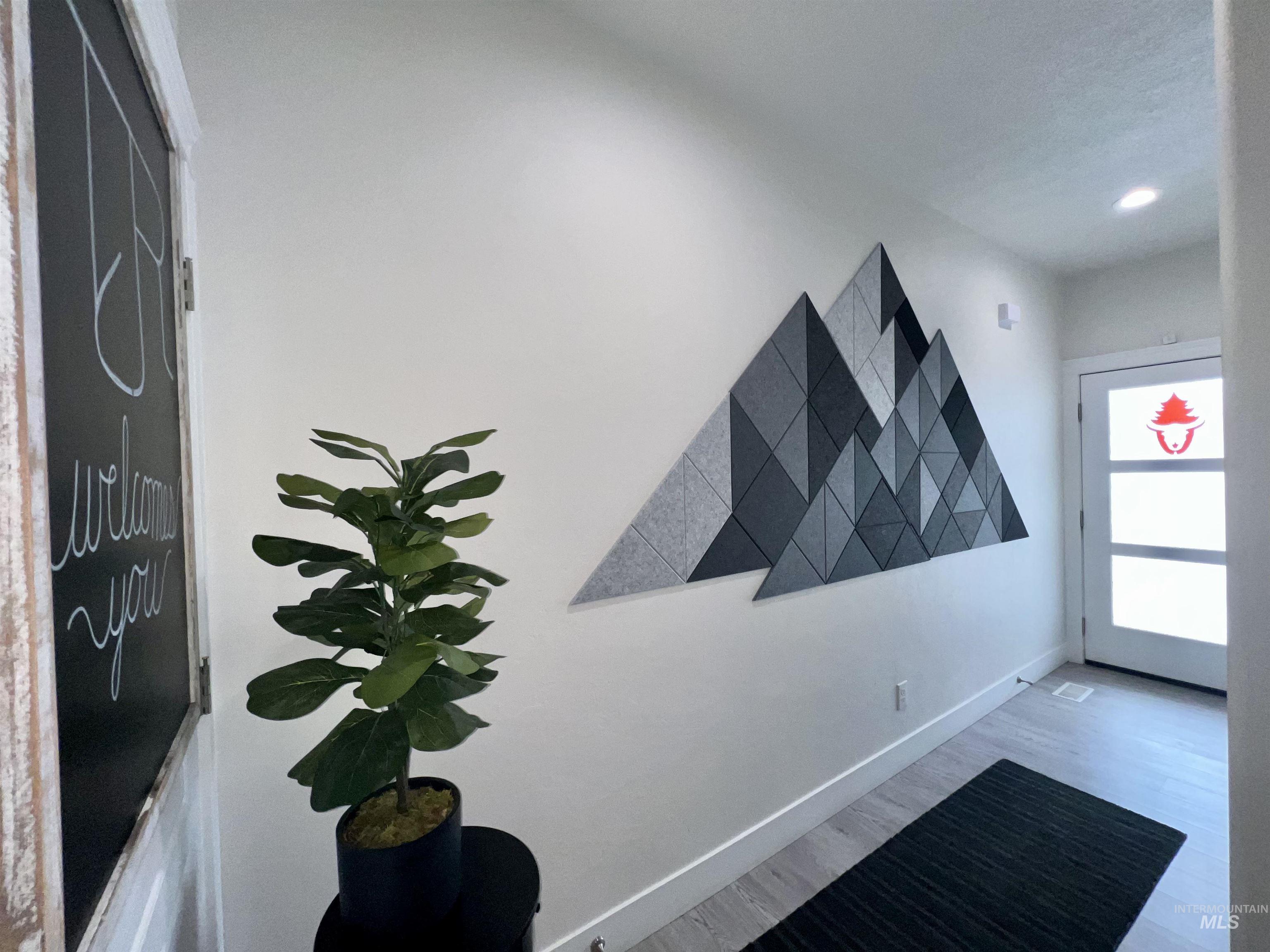 1085 Easy Avenue Twin Falls, ID 83301 - Photo 19 of 22 Detailed view of baseboards and recessed lighting