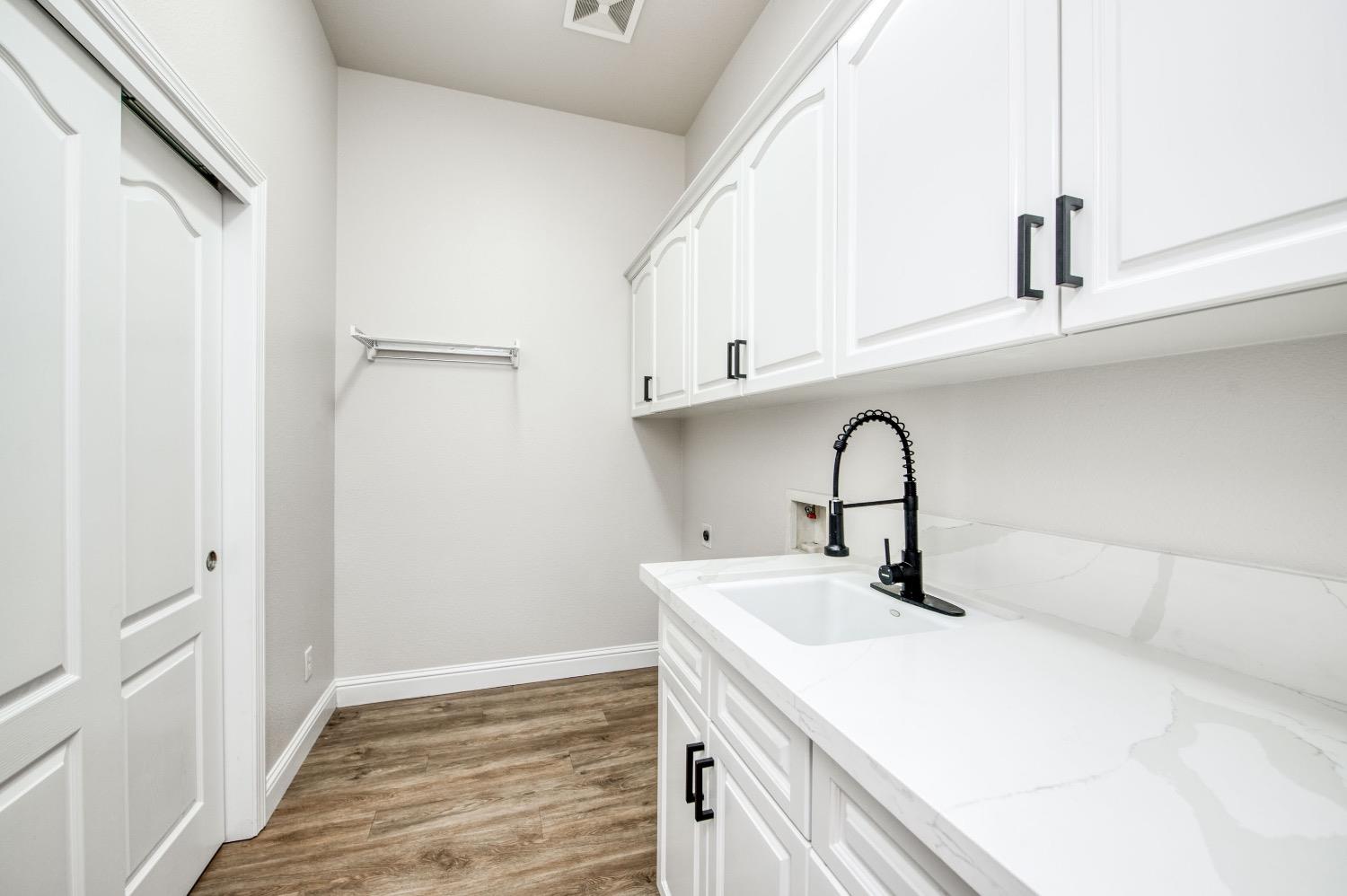 3252 Everglade Avenue Clovis, CA 93619 - Photo 15 of 31 a kitchen with a sink and cabinets