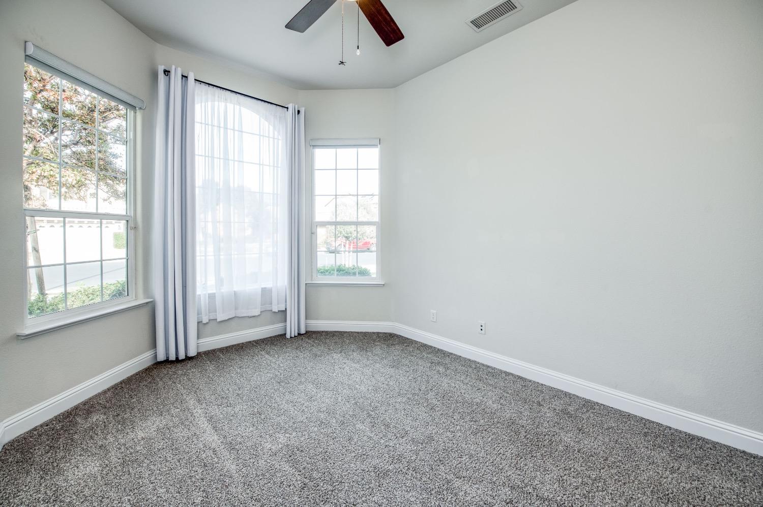 3252 Everglade Avenue Clovis, CA 93619 - Photo 22 of 31 an empty room with windows