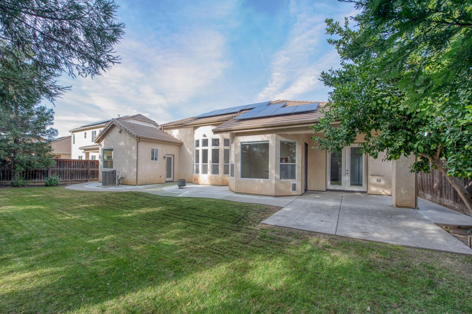 3252 Everglade Avenue Clovis, CA 93619 - Photo 30 of 31 a view of a house with a garden