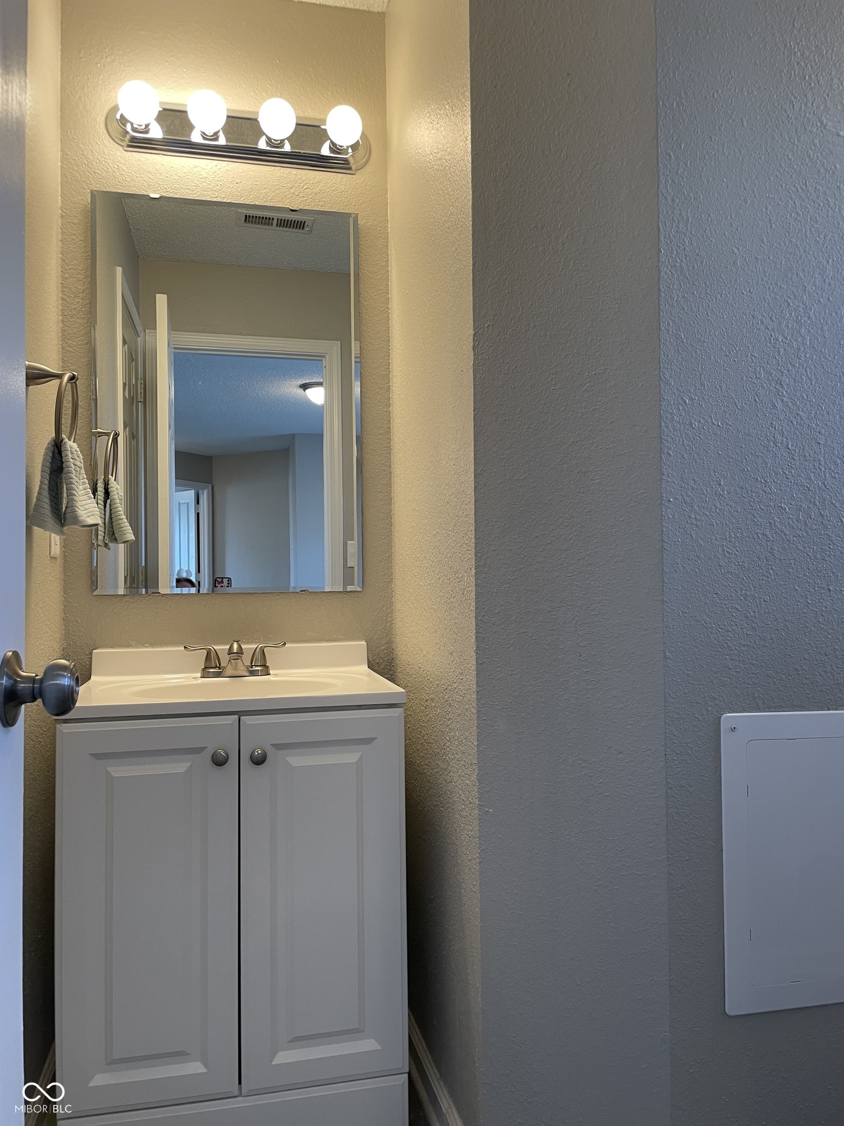 7530 Redcliff Road Indianapolis, IN 46256 - Photo 13 of 27 Gallery Image 13