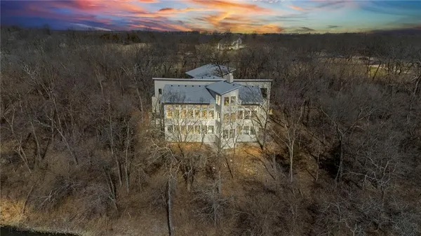 $1,499,000 | 16371 Lake Point Drive, Bonner Springs, KS 66012