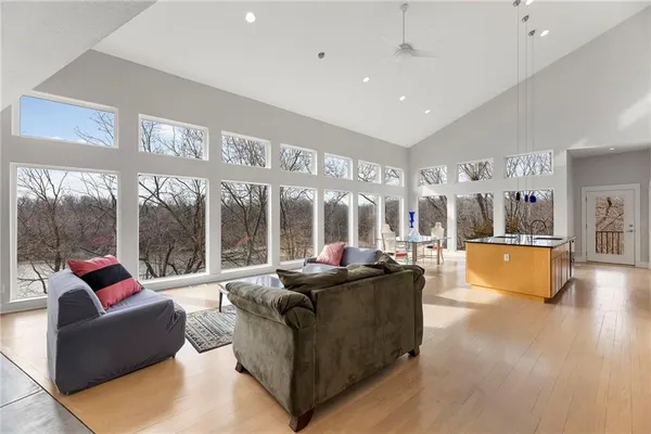 $1,499,000 | 16371 Lake Point Drive, Bonner Springs, KS 66012