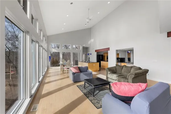 $1,350,000 | 16371 Lake Point Drive, Bonner Springs, KS 66012