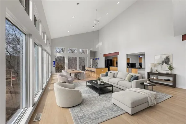 $1,350,000 | 16371 Lake Point Drive, Bonner Springs, KS 66012