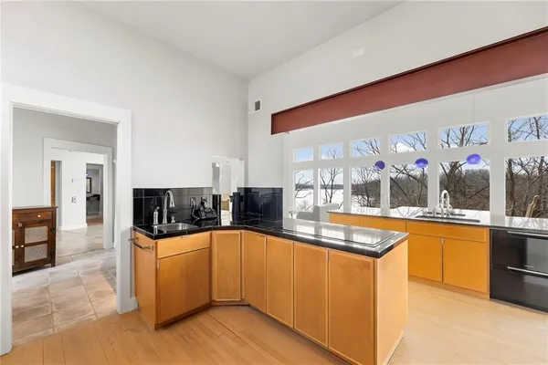 $1,499,000 | 16371 Lake Point Drive, Bonner Springs, KS 66012