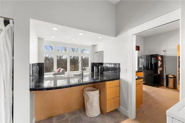 $1,350,000 | 16371 Lake Point Drive, Bonner Springs, KS 66012