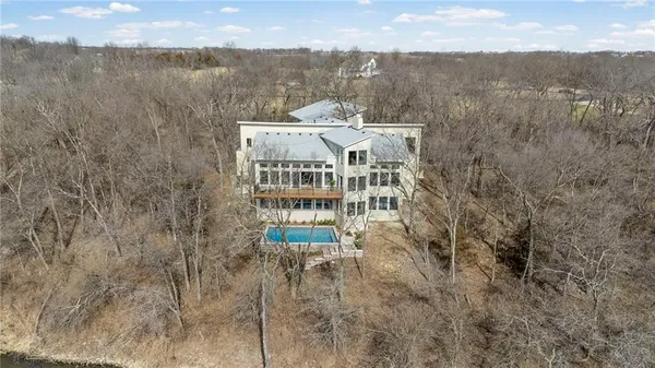 $1,350,000 | 16371 Lake Point Drive, Bonner Springs, KS 66012
