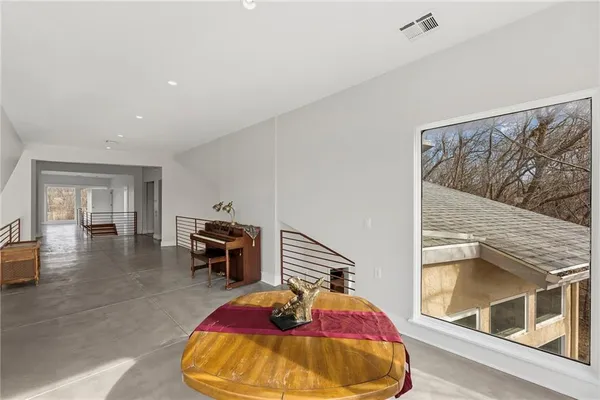 $1,350,000 | 16371 Lake Point Drive, Bonner Springs, KS 66012