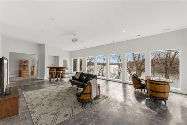$1,350,000 | 16371 Lake Point Drive, Bonner Springs, KS 66012