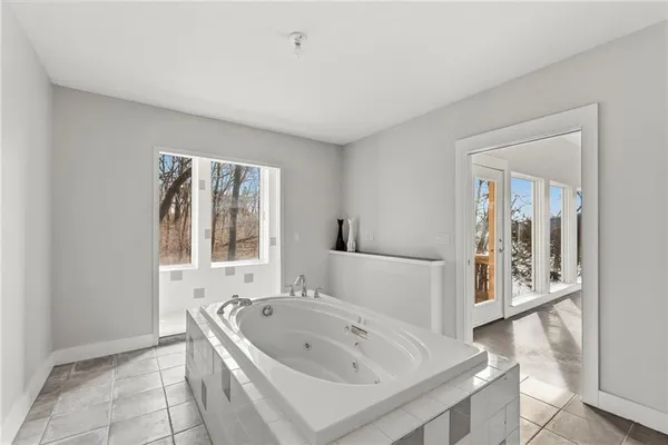 $1,499,000 | 16371 Lake Point Drive, Bonner Springs, KS 66012