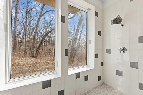 $1,499,000 | 16371 Lake Point Drive, Bonner Springs, KS 66012