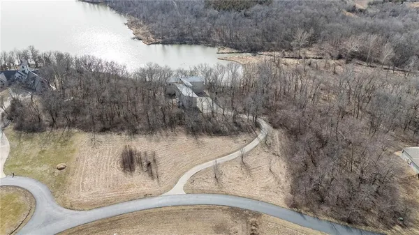 $1,350,000 | 16371 Lake Point Drive, Bonner Springs, KS 66012