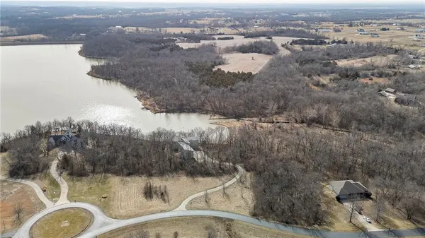 $1,350,000 | 16371 Lake Point Drive, Bonner Springs, KS 66012