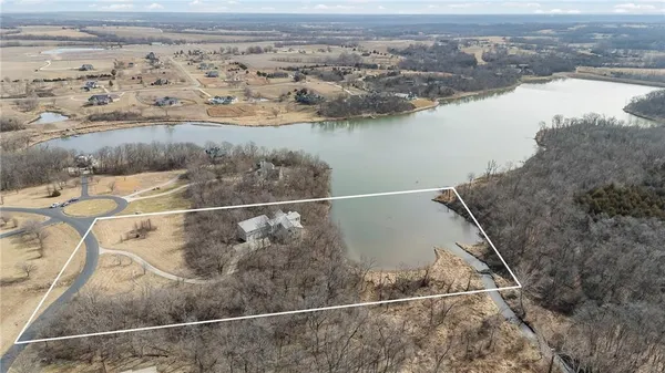 $1,350,000 | 16371 Lake Point Drive, Bonner Springs, KS 66012