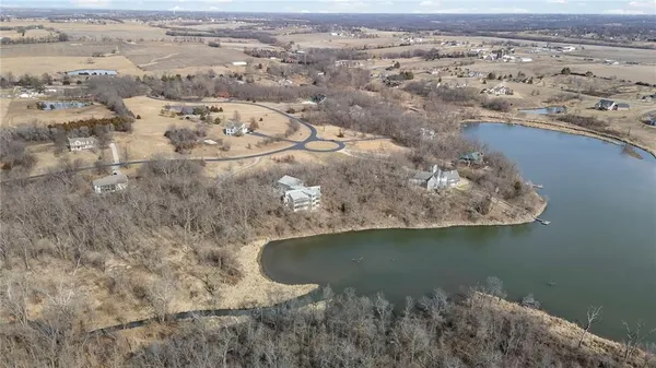 $1,350,000 | 16371 Lake Point Drive, Bonner Springs, KS 66012