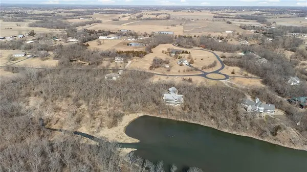 $1,350,000 | 16371 Lake Point Drive, Bonner Springs, KS 66012