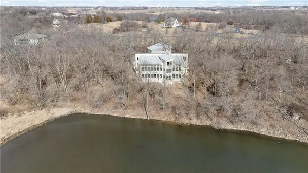 $1,350,000 | 16371 Lake Point Drive, Bonner Springs, KS 66012