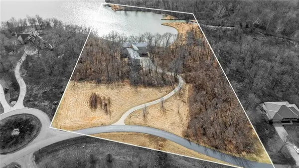 $1,350,000 | 16371 Lake Point Drive, Bonner Springs, KS 66012