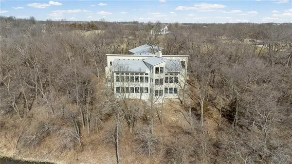 $1,350,000 | 16371 Lake Point Drive, Bonner Springs, KS 66012