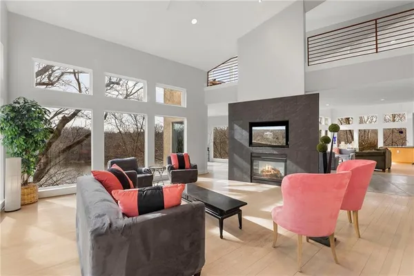 $1,499,000 | 16371 Lake Point Drive, Bonner Springs, KS 66012