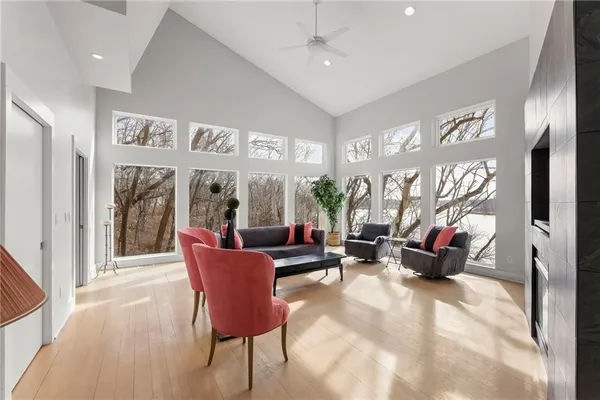 $1,350,000 | 16371 Lake Point Drive, Bonner Springs, KS 66012