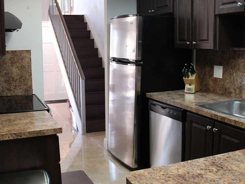 8801 Gatehouse Road, Unit 4 Plantation, FL 33324 - Photo 3 of 19 Kitchen