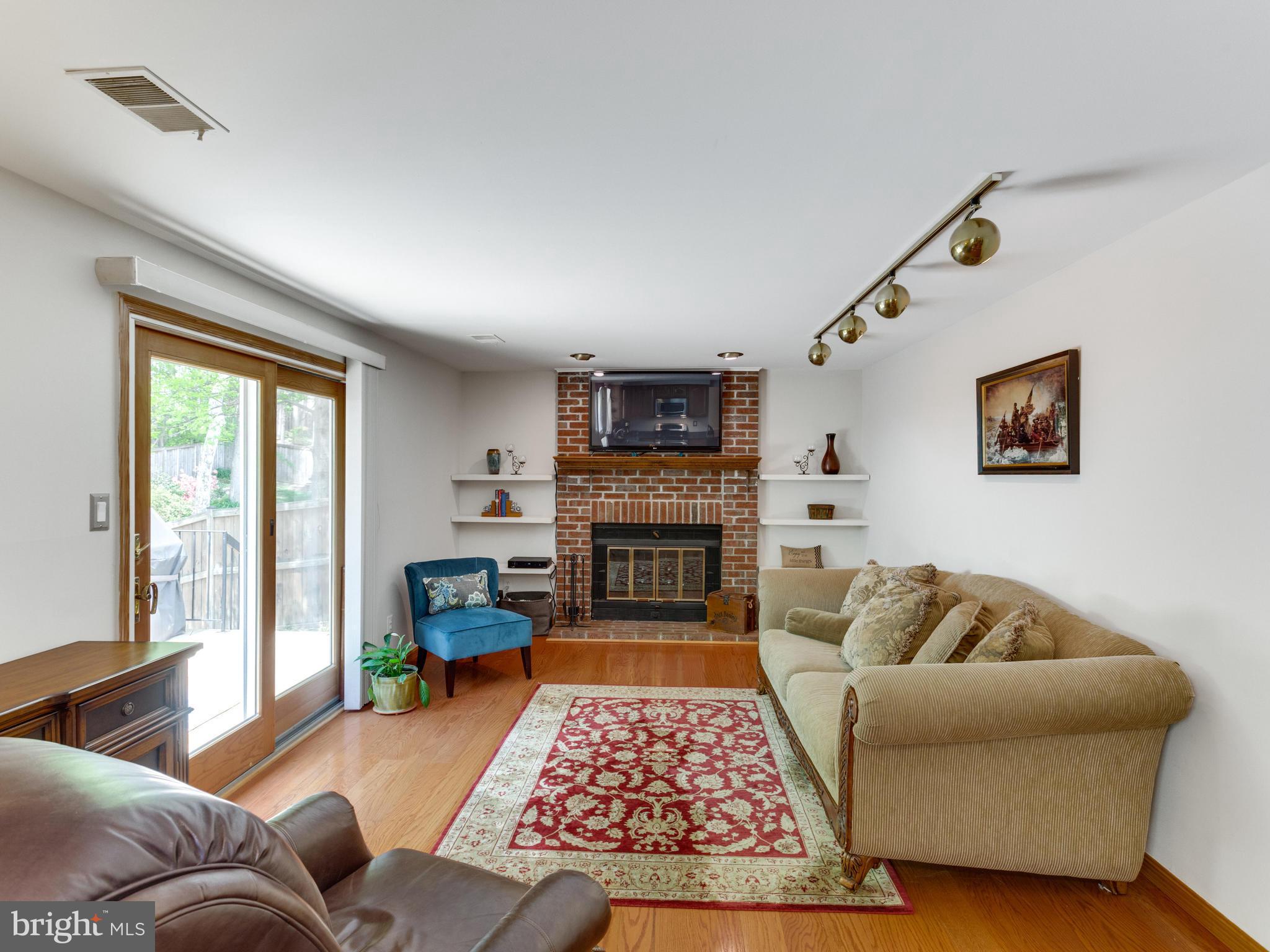 8520 Innisfree Drive Springfield, VA 22153 - Photo 14 of 30 Family Room