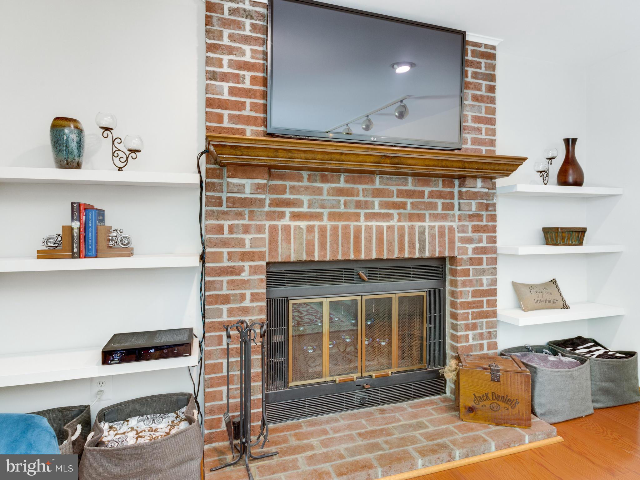 8520 Innisfree Drive Springfield, VA 22153 - Photo 15 of 30 Family Room