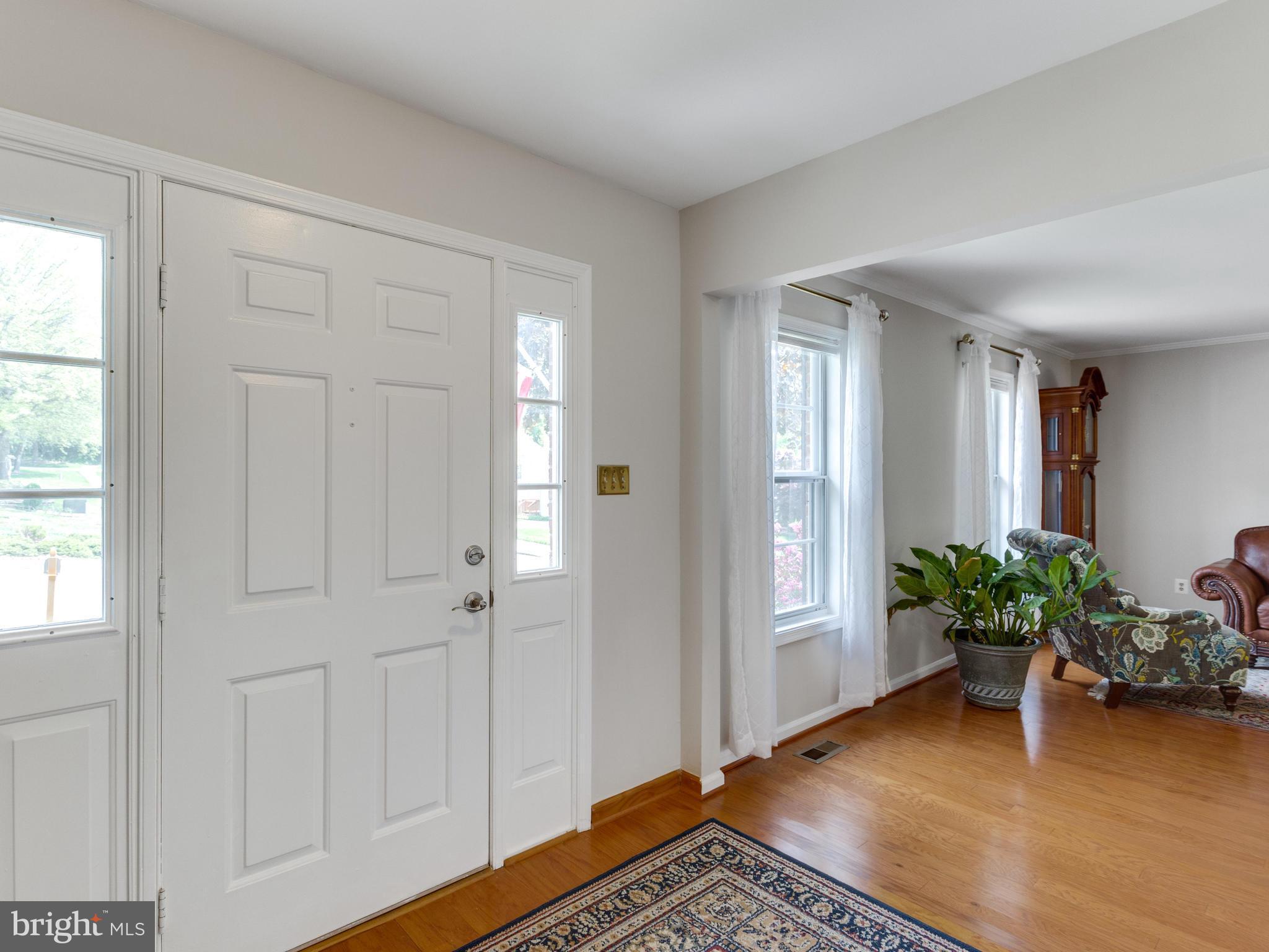 8520 Innisfree Drive Springfield, VA 22153 - Photo 4 of 30 Interior (General)