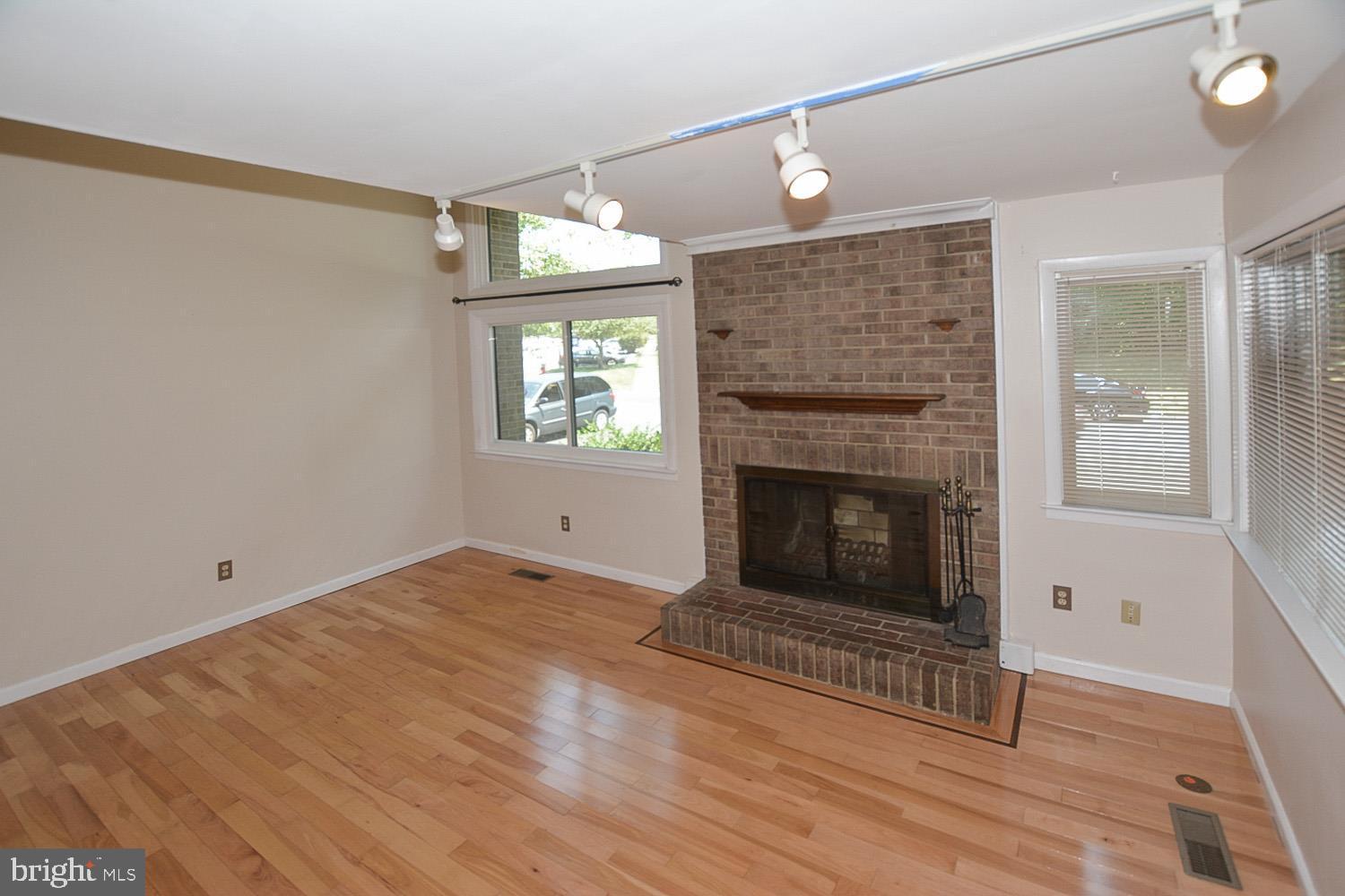 8568 Gwynedd Way Springfield, VA 22153 - Photo 7 of 30 Custom Track Lighting