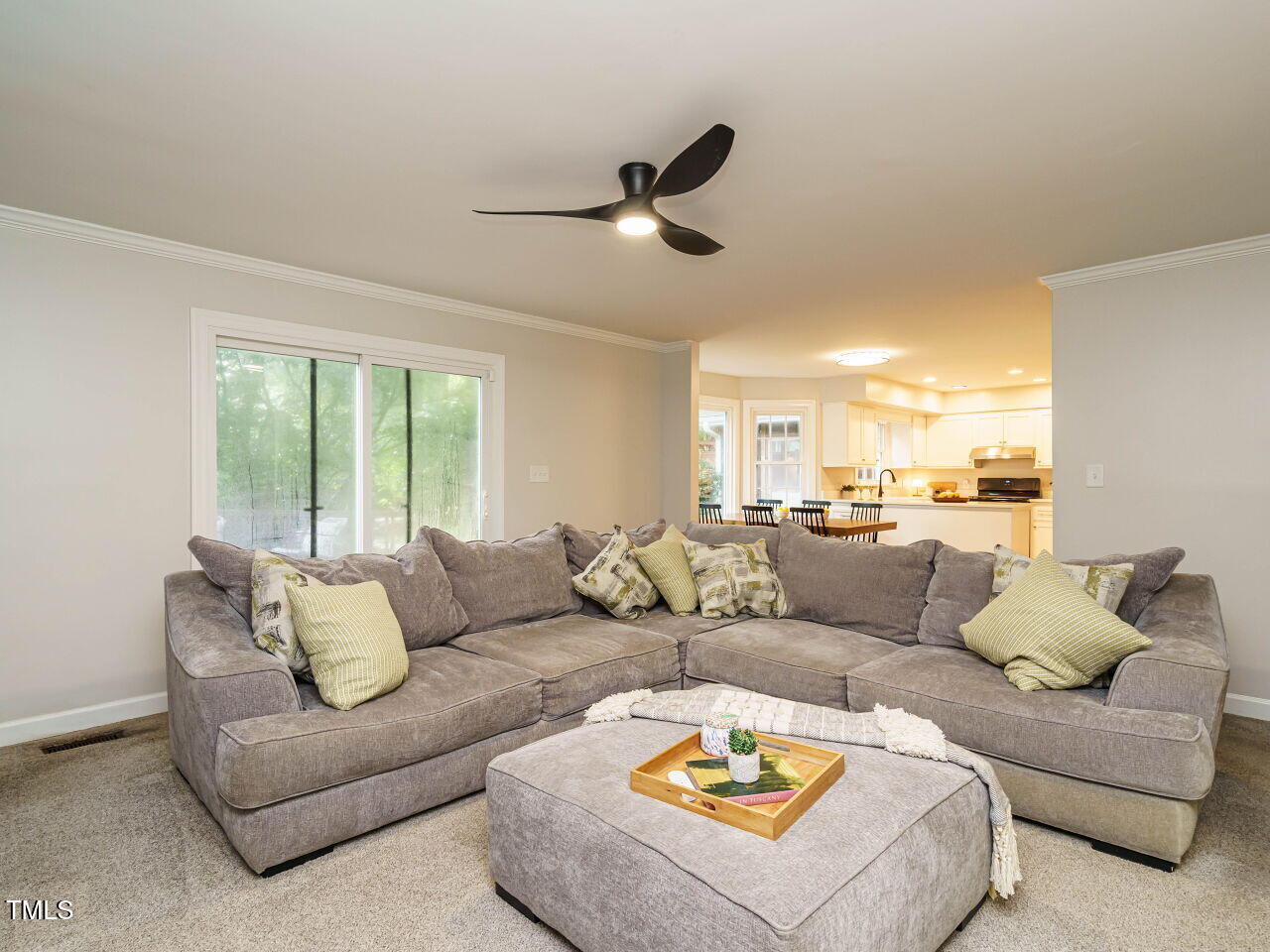 013-1280x960-family-room