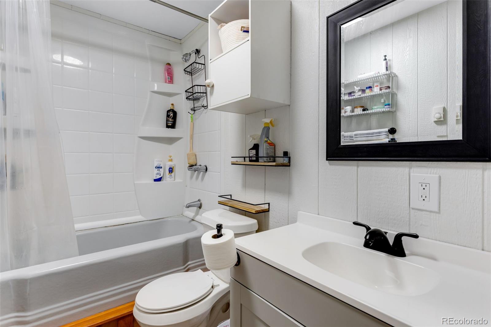 6310 West Co Road 4 Berthoud, CO 80513 - Photo 33 of 49 a bathroom with a sink a toilet and bathtub