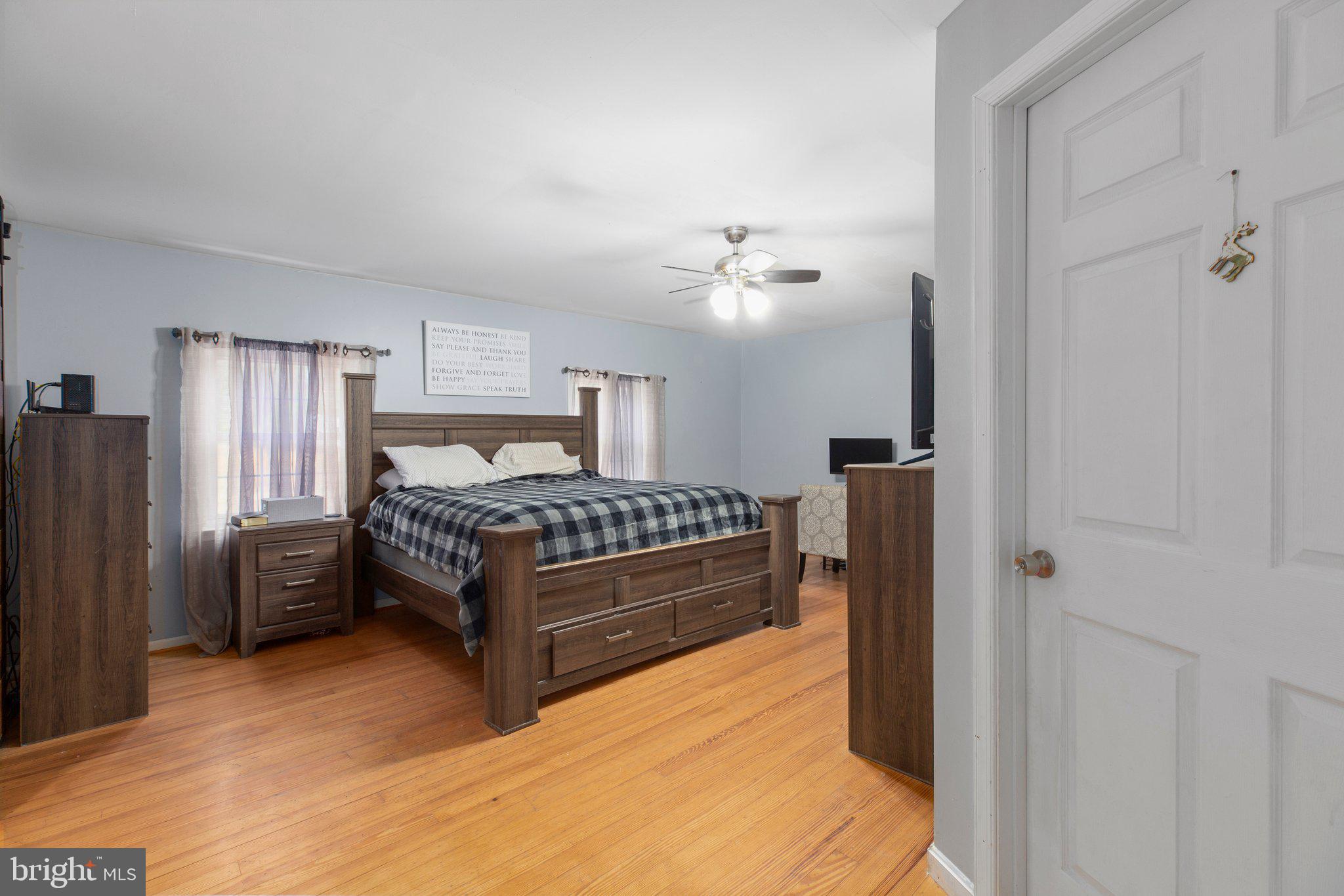 18620 Ridge Road Colonial Beach, VA 22443 - Photo 12 of 39 Primary BR (2) w/ Walk-in Closet to Right