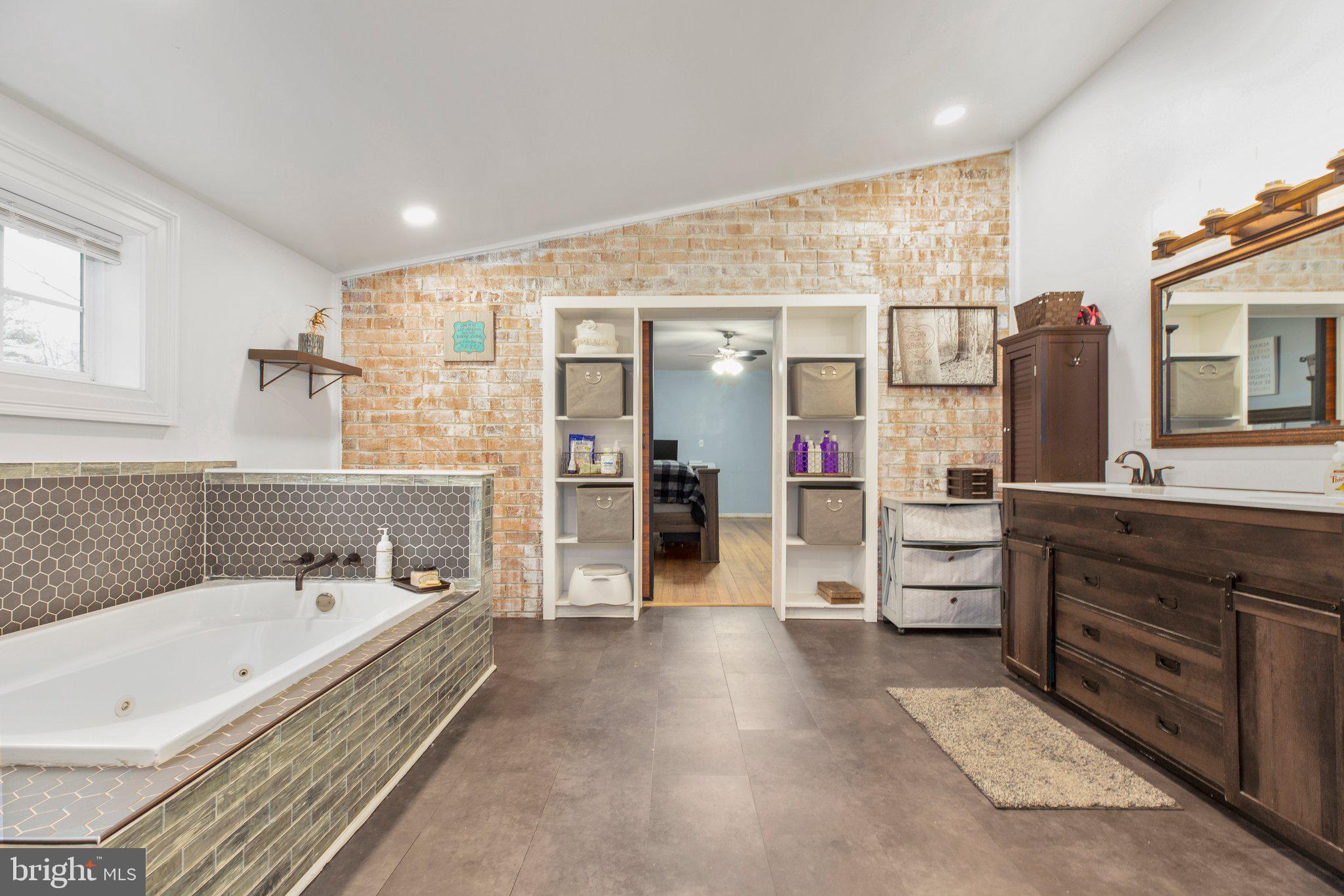 18620 Ridge Road Colonial Beach, VA 22443 - Photo 15 of 39 Primary Bath (1) Connects to Primary BR