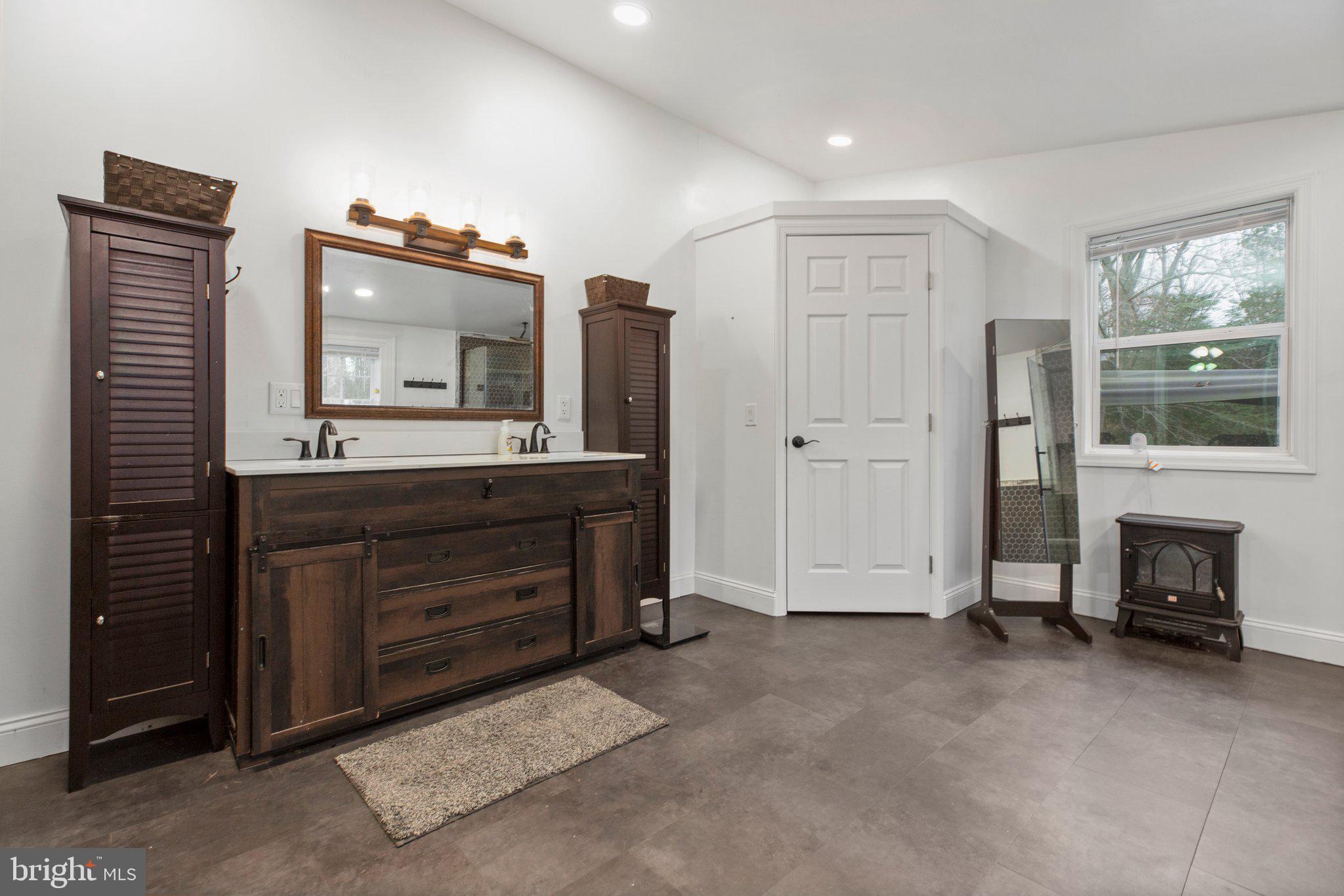 18620 Ridge Road Colonial Beach, VA 22443 - Photo 19 of 39 Primary Bath (5) has Double Vanity