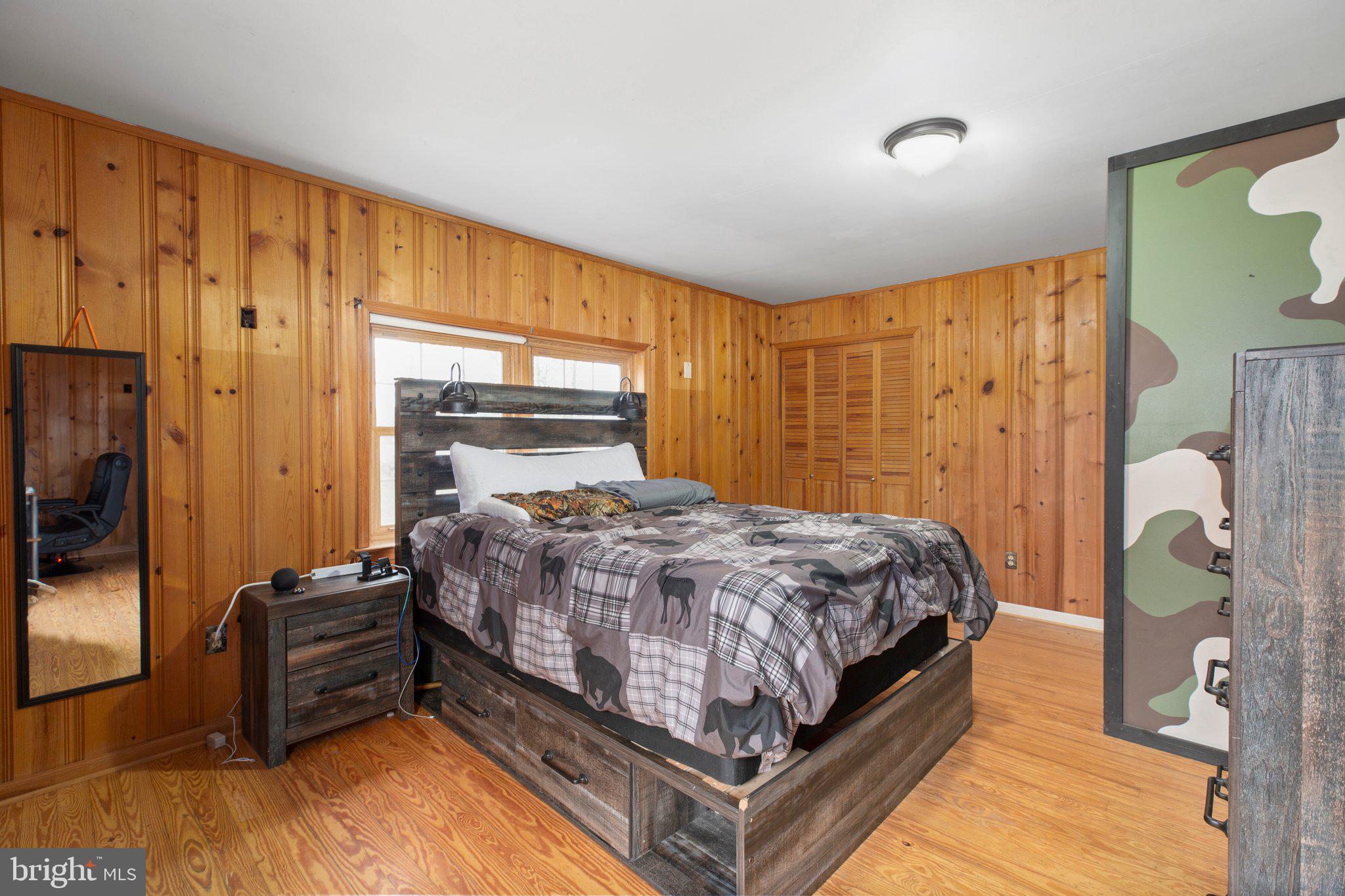 18620 Ridge Road Colonial Beach, VA 22443 - Photo 20 of 39 2nd BR (1) has Notty Pine Paneling