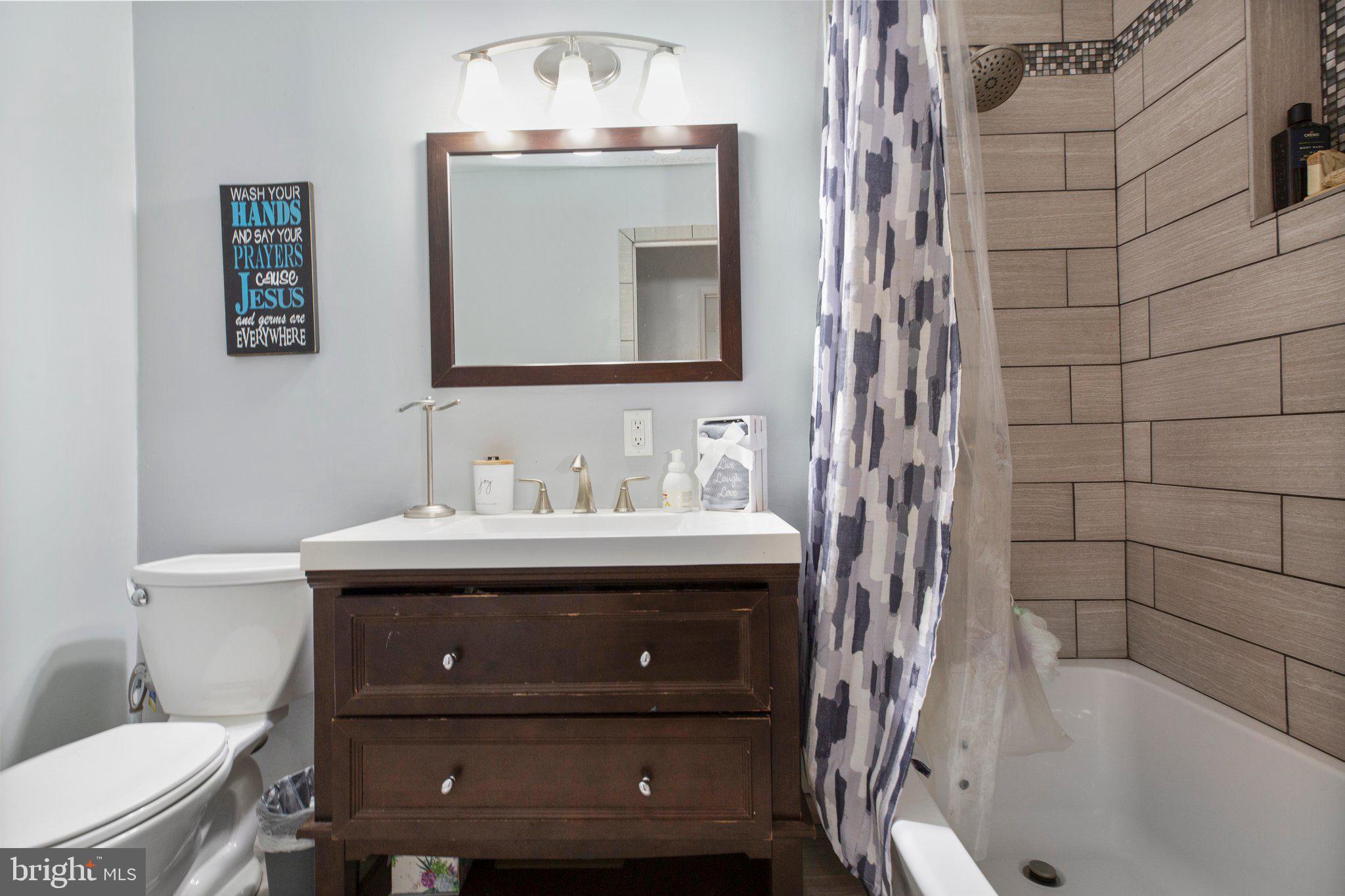 18620 Ridge Road Colonial Beach, VA 22443 - Photo 28 of 39 Hall Bath Newly Updated