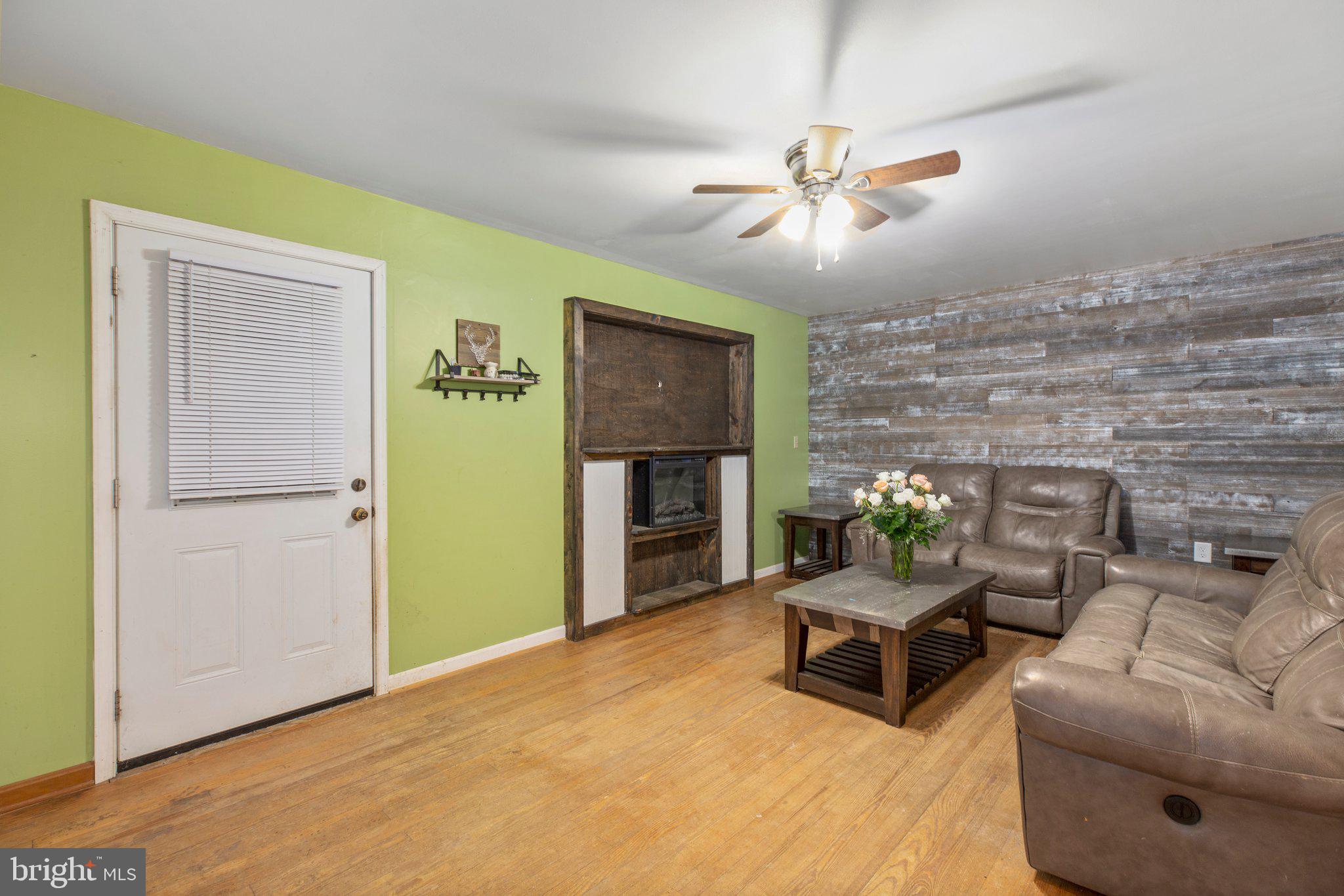 18620 Ridge Road Colonial Beach, VA 22443 - Photo 3 of 39 Den (2)