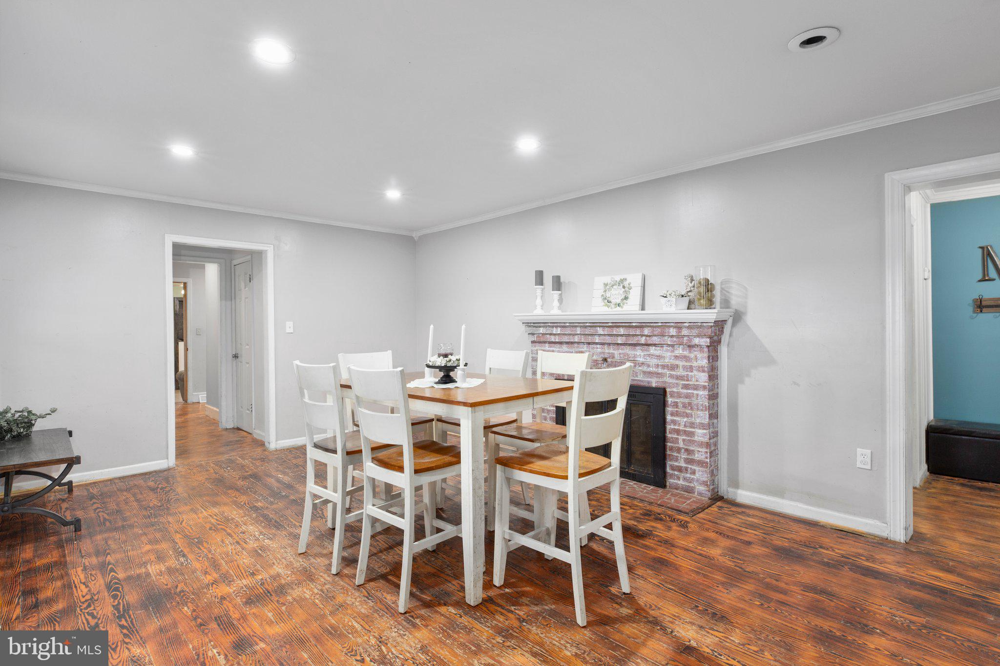 18620 Ridge Road Colonial Beach, VA 22443 - Photo 5 of 39 Great Room w/ FP (1)