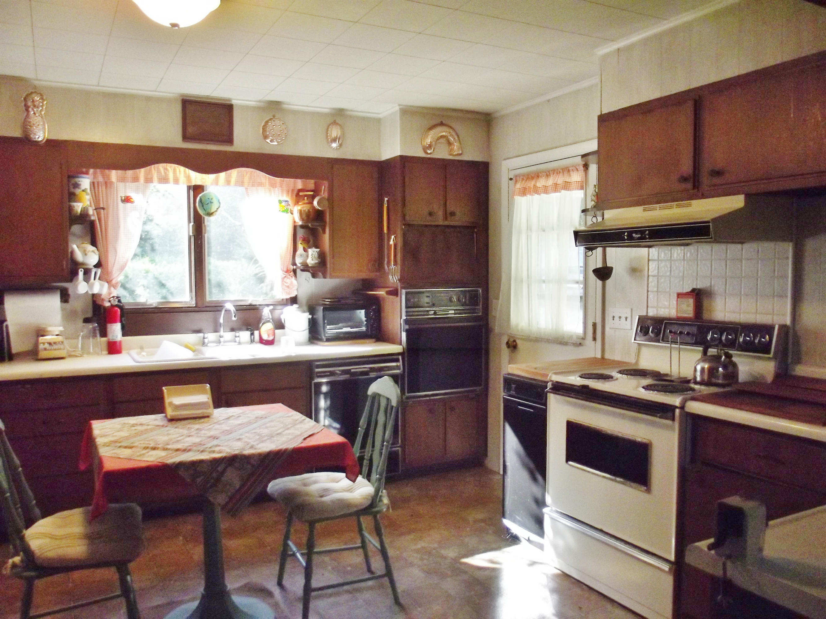 714 Hilltop Road Spring City, TN 37381 - Photo 4 of 33 kitchen 2