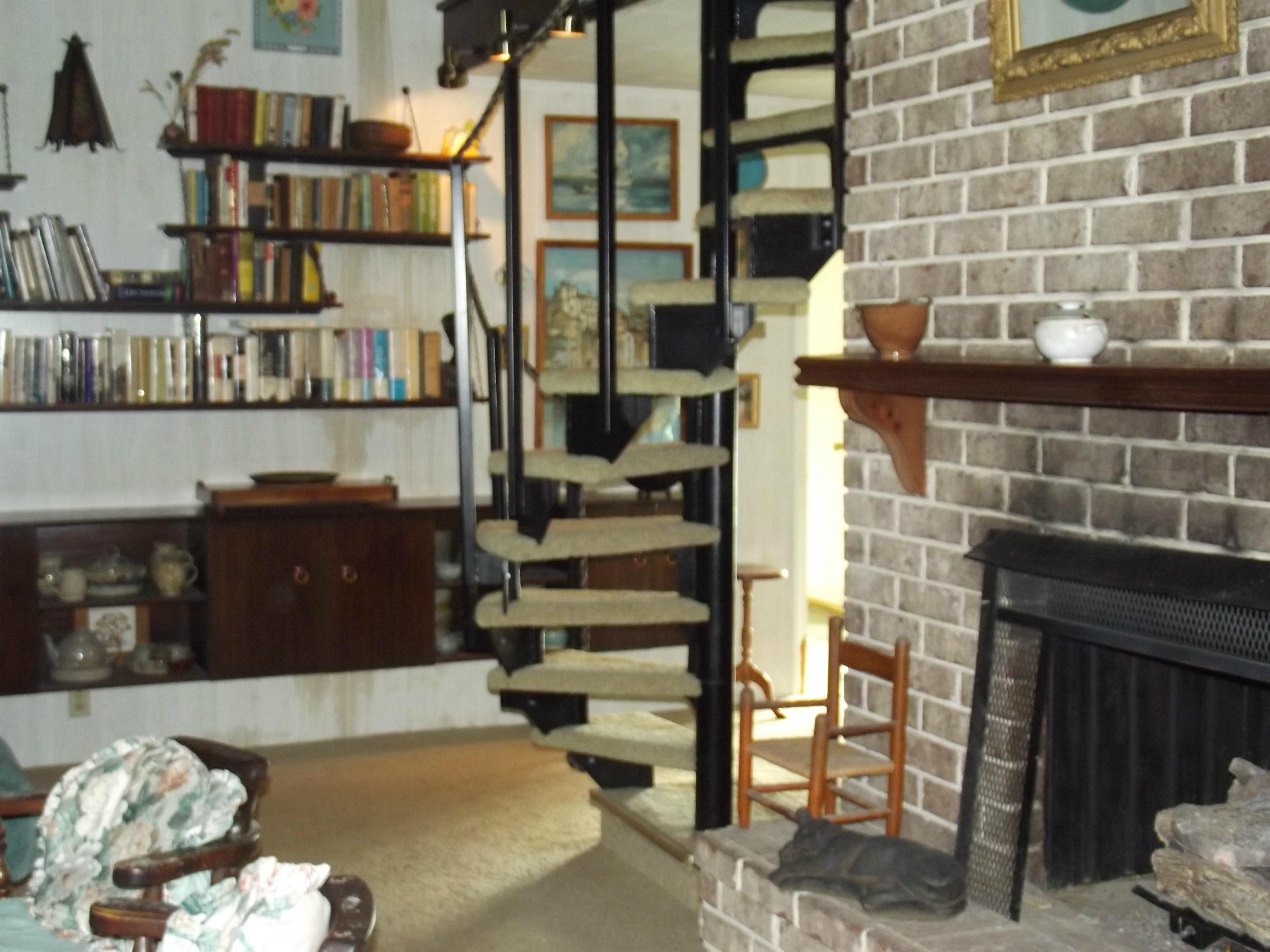 714 Hilltop Road Spring City, TN 37381 - Photo 10 of 33 sprial staircase