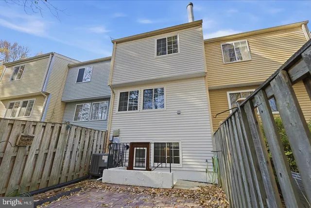 $2,400 | 5377 Harbor Ct Drive, Alexandria, VA 22315