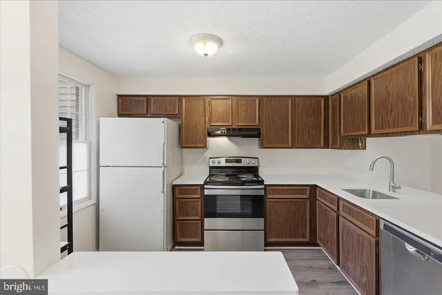 $2,400 | 5377 Harbor Ct Drive, Alexandria, VA 22315