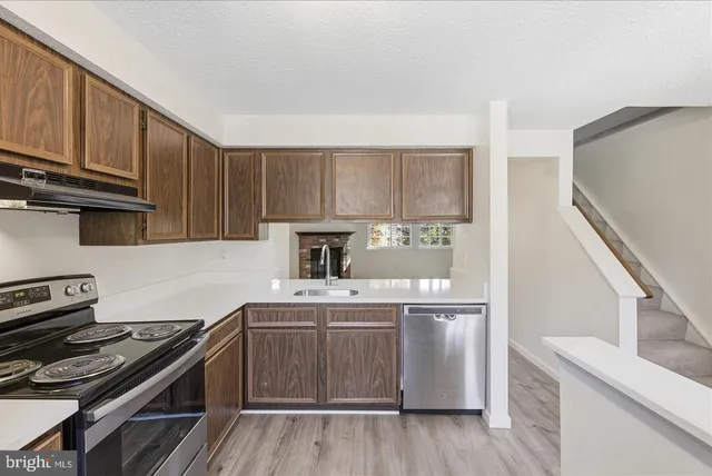 $2,400 | 5377 Harbor Ct Drive, Alexandria, VA 22315