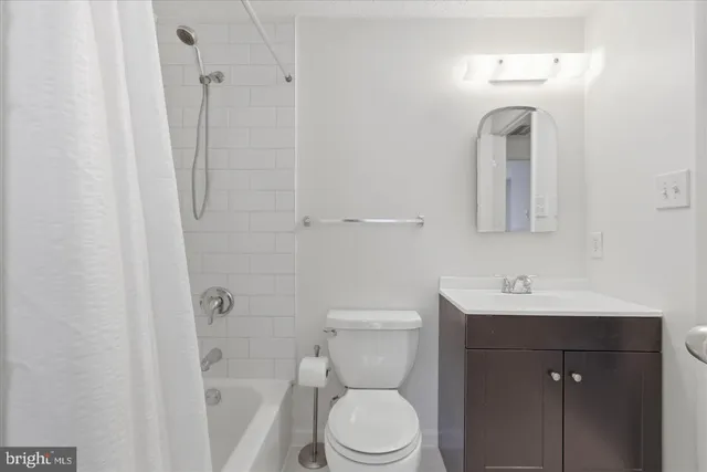 $2,400 | 5377 Harbor Ct Drive, Alexandria, VA 22315